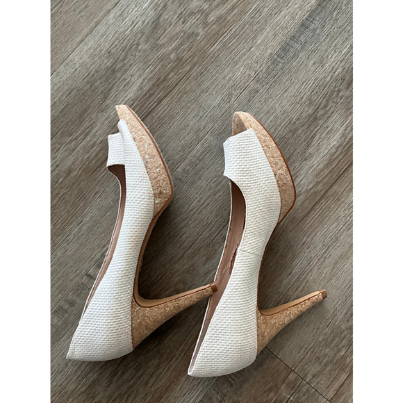 Vince Camuto Peep Toe White Heels Size 8 1/2 - Picture 12 of 12